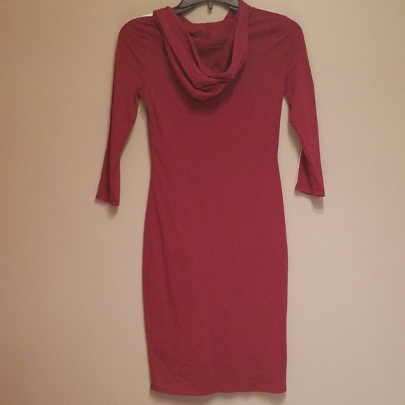 Wine red bodycon hooded dress - Picture 2 of 4